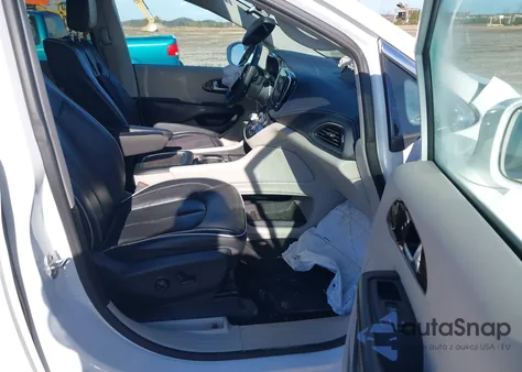 2022 Chrysler Pacifica Limited Awd from USA, damaged, VIN 2C4RC3GG0NR174697